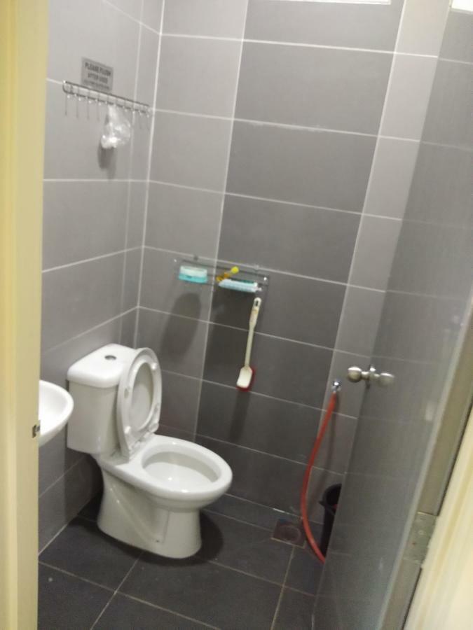 Z&M Homestay Jertih Экстерьер фото