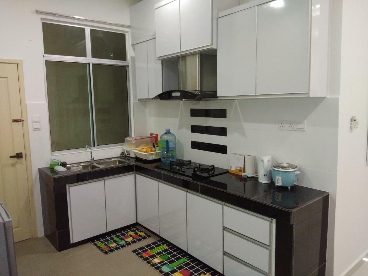 Z&M Homestay Jertih Экстерьер фото