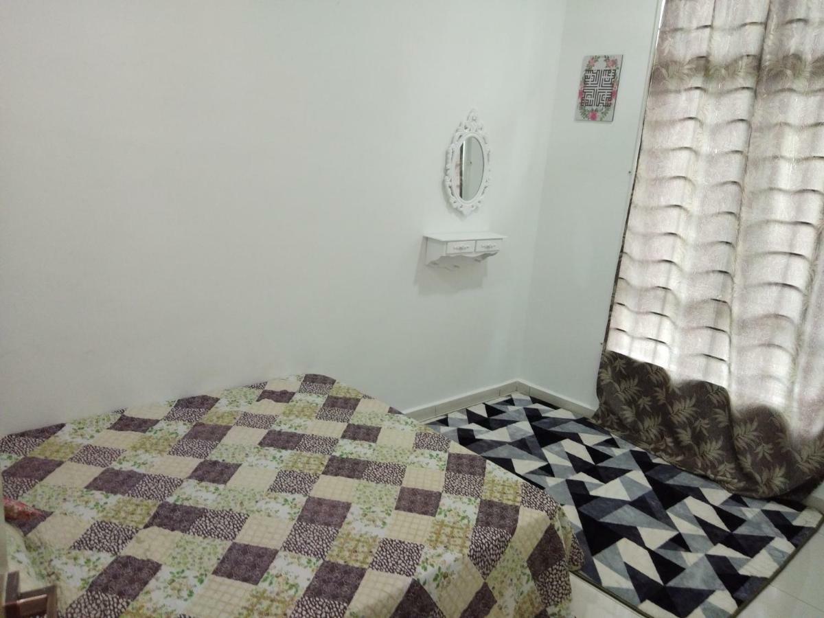 Z&M Homestay Jertih Экстерьер фото